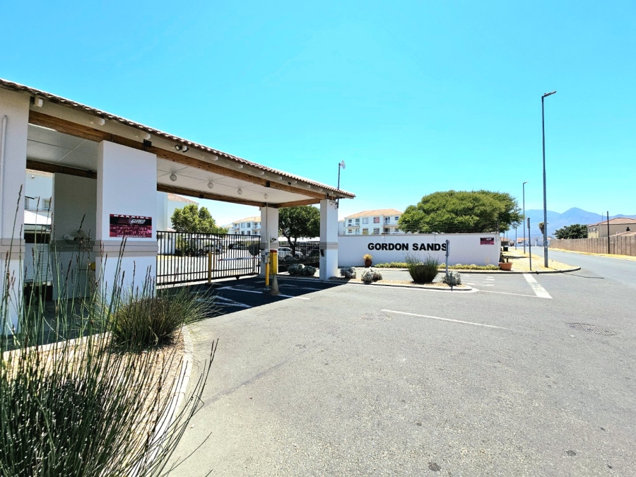 2 Bedroom Property for Sale in Whispering Pines Western Cape